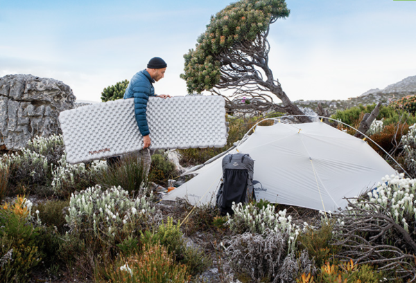 Коврик надувной Naturehike 196х64х12 см, серебристый карбон