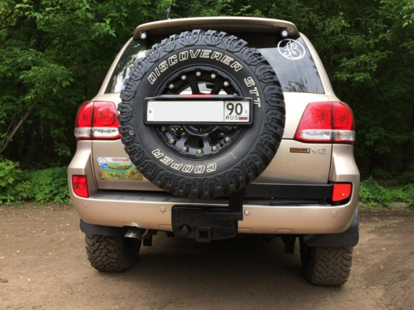 Калитка РИФ с фаркопом в штатный задний бампер Toyota Land Cruiser 200 2008-2015 под штатное колесо