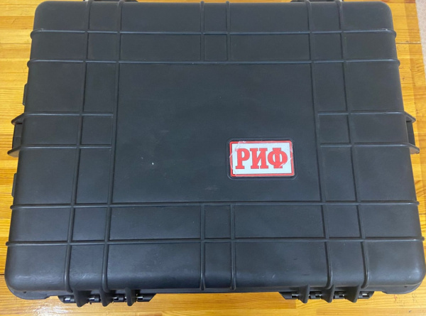 3 Кейс защитный ударопрочный РИФ 560х455х265 мм на колесах с телескопической ручкой (уценка) 3 Кейс защитный ударопрочный РИФ 560х455х265 мм на колесах с телескопической ручкой (уценка)