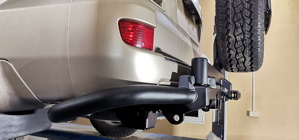 Бампер РИФ силовой задний Toyota Land Cruiser Prado 120 c квадратом под фаркоп и калиткой
