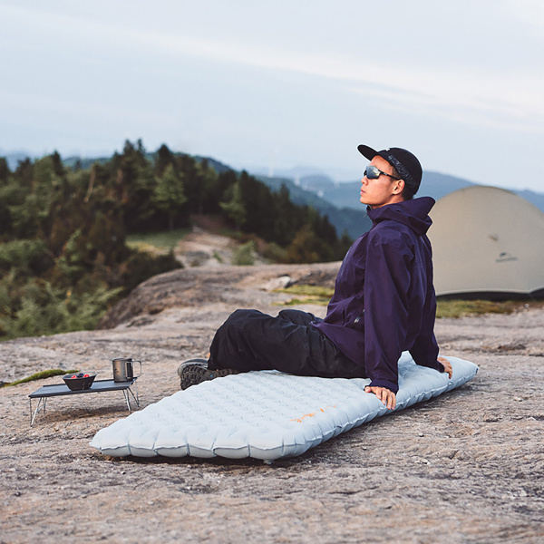 2 Коврик надувной Naturehike 196х64х8 см, серый