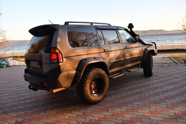 Расширители колёсных арок Mitsubishi Pajero Sport (70мм) под силовой бампер