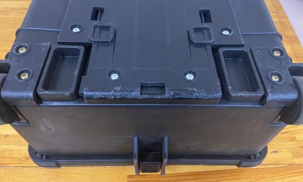 2 Кейс защитный ударопрочный РИФ 560х455х265 мм на колесах с телескопической ручкой (уценка) 2 Кейс защитный ударопрочный РИФ 560х455х265 мм на колесах с телескопической ручкой (уценка)