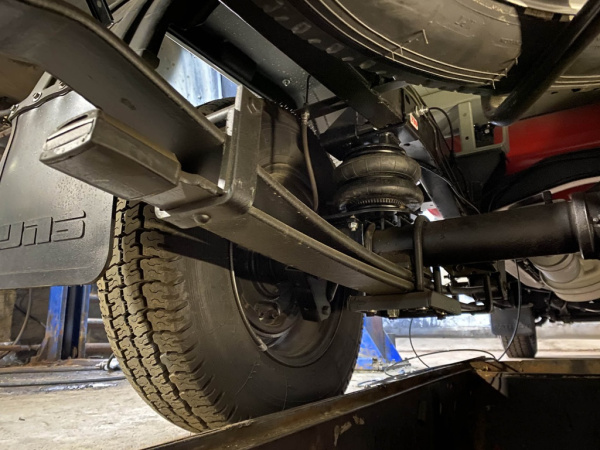 Пневмоподвеска РИФ для УАЗ Профи на задний мост для стандартной подвески Пневмоподвеска РИФ для УАЗ Профи на задний мост для стандартной подвески