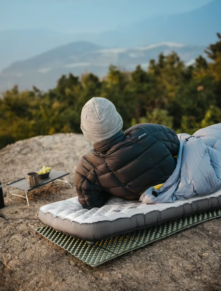 Коврик надувной Naturehike 196х64х10 см, серебристый карбон