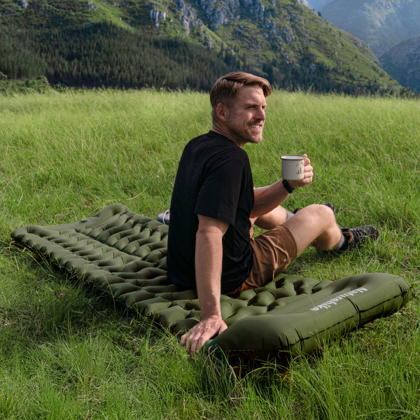 Коврик надувной Naturehike FC01 200х60х6,5 см, с подушкой, с насосом, зеленый