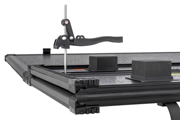 Крышка кузова РИФ для Dodge Ram 2009 с рембоксами, трёхсекц. 1763х1346 мм, алюм., черная (5,8 ft)