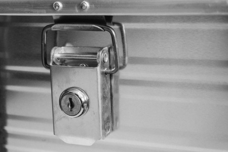 Ящик алюминиевый РИФ усиленный с замком 782х385х379 мм (ДхШхВ)