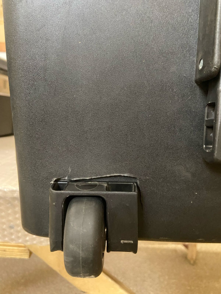 1 Кейс защитный ударопрочный РИФ 828х467х280 мм IP67 на колесах с телескопической ручкой (уценка) 1 Кейс защитный ударопрочный РИФ 828х467х280 мм IP67 на колесах с телескопической ручкой (уценка)