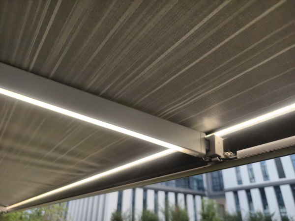 Маркиза автомобильная РИФ 2,0х1,5 м кассетная, привод механический, ручной, корпус белый