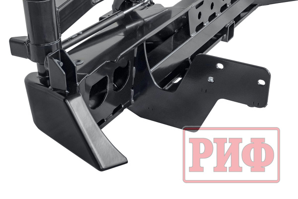 Бампер РИФ силовой задний Isuzu D-MAX 2012-2020 с квад. под фаркоп, 2-мя калит., фонарями, стандарт