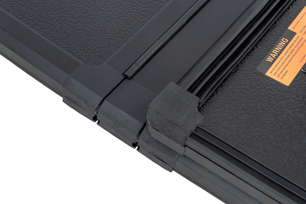 Крышка кузова РИФ для Dodge Ram 2015 с рембоксами, трёхсекц. 2000х1346 мм, алюм., черная (6,5 ft)